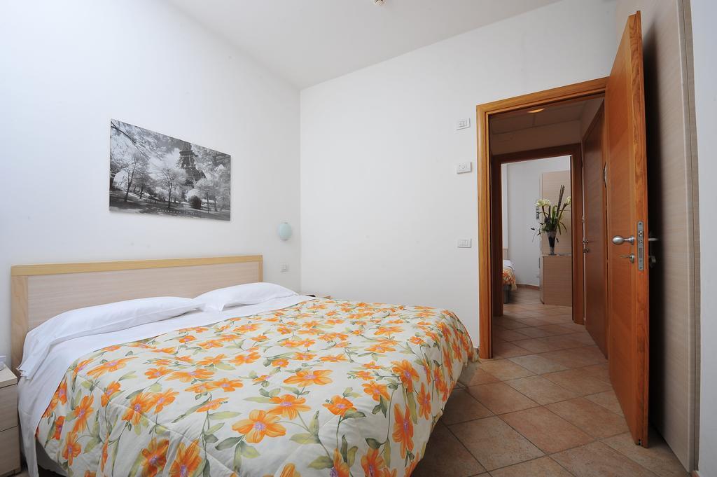 Hotel Aurora San Vincenzo Zimmer foto